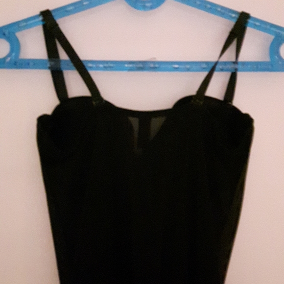 Marilyn Monroe under dress shapewear - Picture 4 of 14